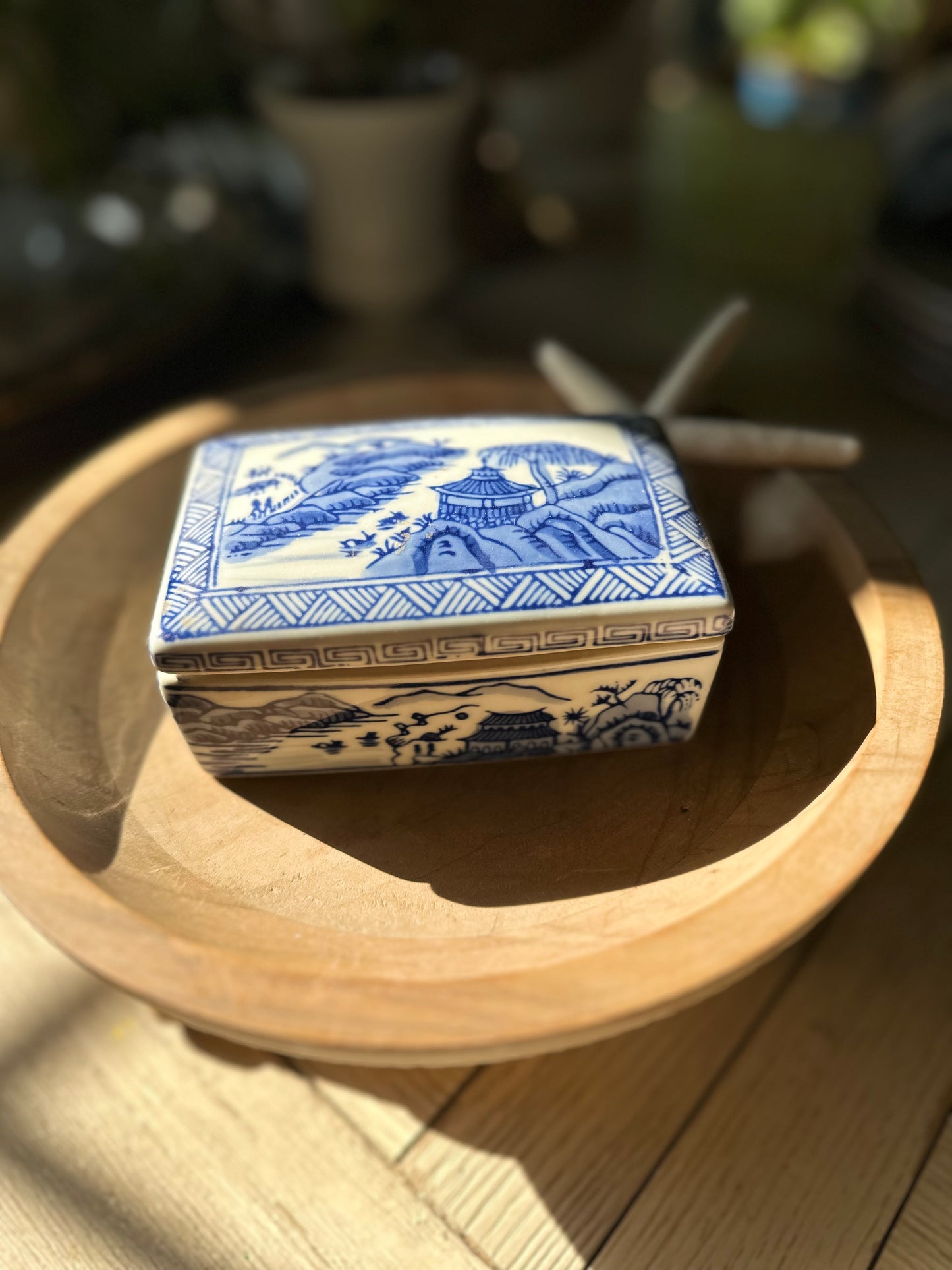 Vintage Chinoiserie Porcelain Trinket Box