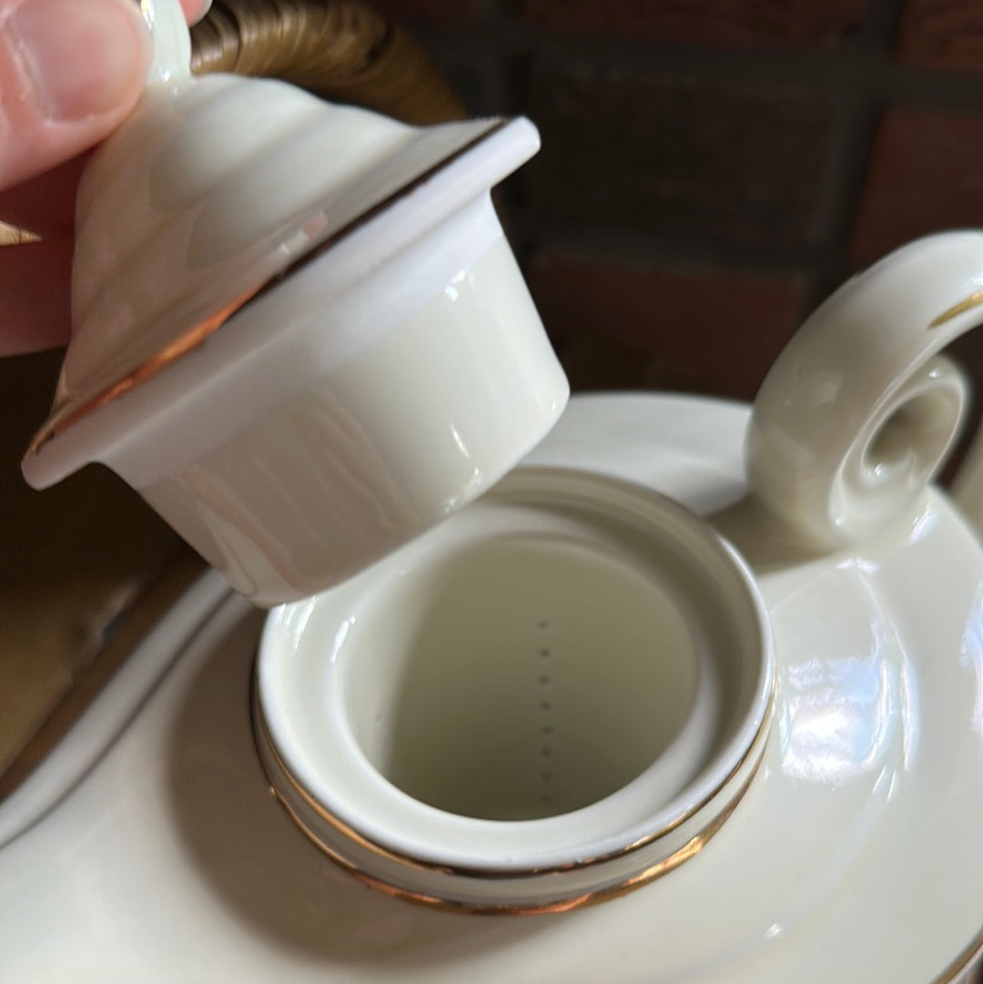 Hall's Superior Vintage "Aladdin-Style" Tea Pot w/ Infuser
