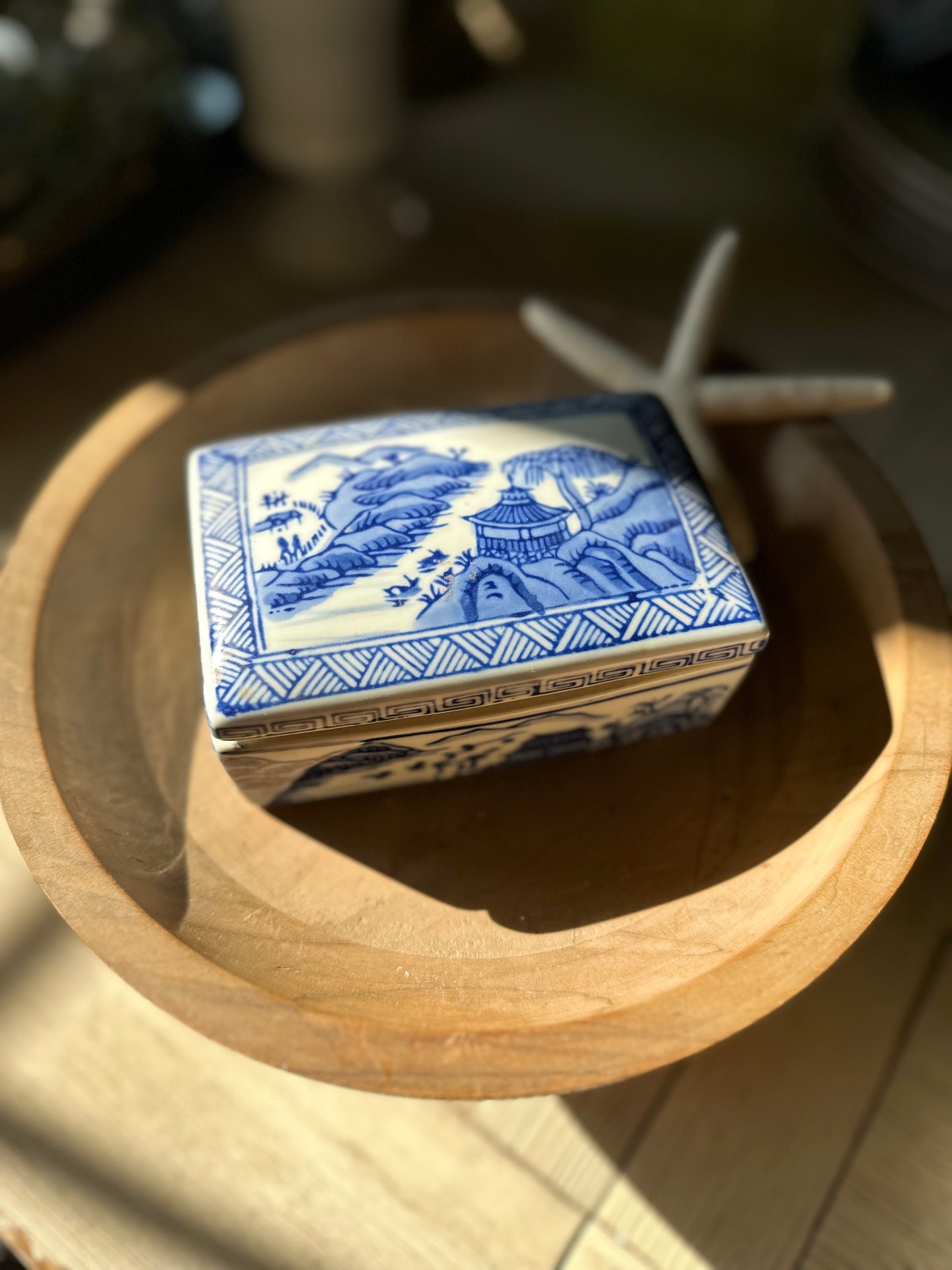 Vintage Chinoiserie Porcelain Trinket Box