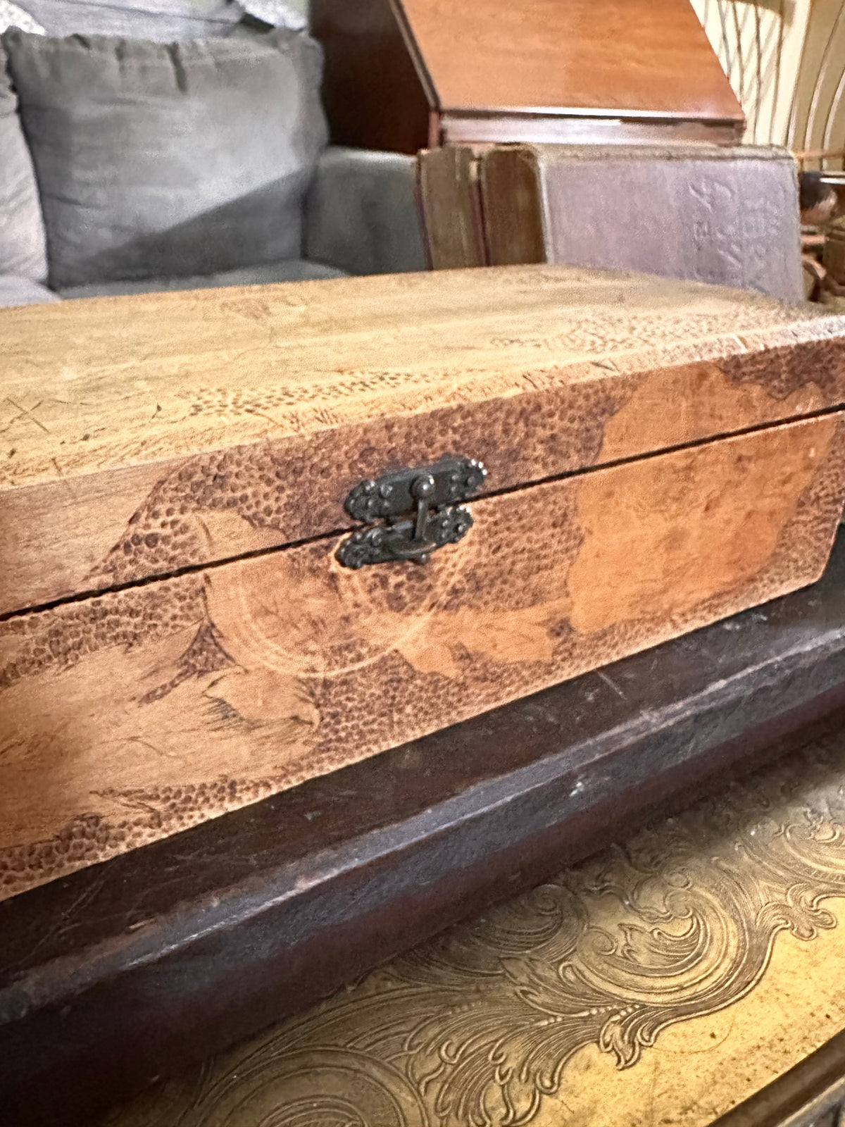 Antique Flemish Art Co. #682 Poppy Pyrography Glove Box