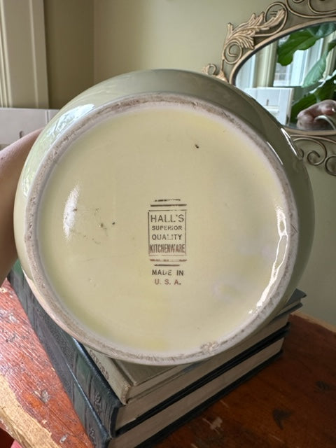 Vintage Hall Silhouette 96oz Water Pitcher
