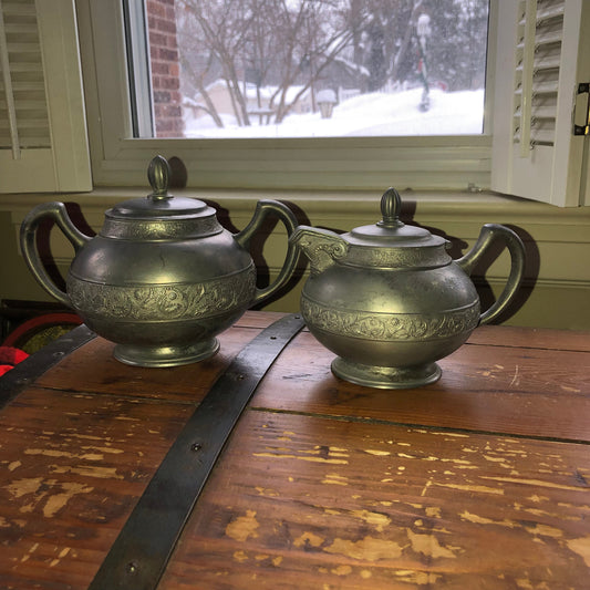 Vintage Middletown Plate Co Sugar Bowl & Creamer Set
